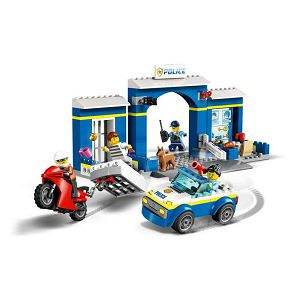 lego-kocke-city-potjera-ispred-policijske-postaje-60370-4-51164-99753-ap_4.jpg