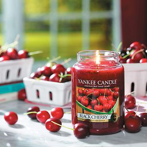 svijeca-mirisna-yankee-candle-classic-medium-black-cherry-11-87013-li_2.jpg