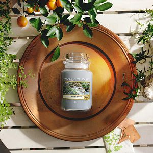 svijeca-mirisna-yankee-candle-classic-medium-jar-water-garde-84939-lb_2.jpg