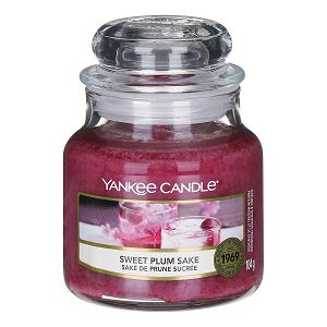 Svijeća mirisna Yankee Candle Classic Small Sweet Plum Sake 1633556E (gori do 30 sati)