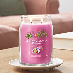 svijeca-mirisna-yankee-candle-signature-large-art-in-the-par-14394-54804-lb_4.jpg