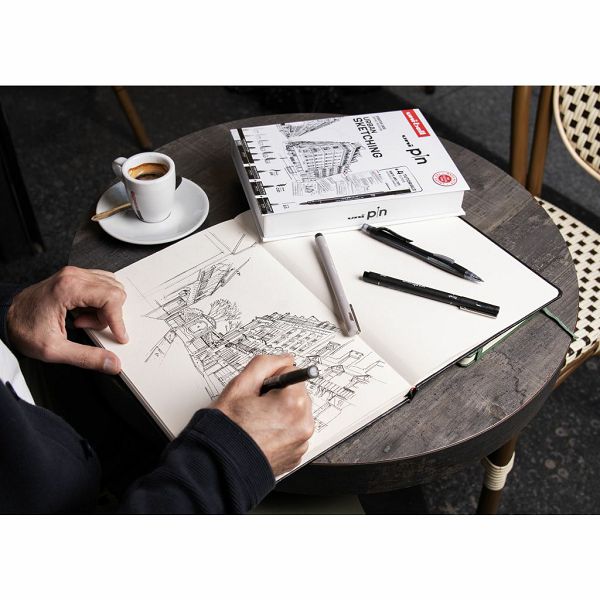 Marker Uni pin gift set Urban sketching s tutorijalom + tehnička olovka M5-228 0,5 mm u kutiji 8/1 302422228