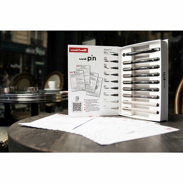 Marker Uni pin gift set Urban sketching s tutorijalom + tehnička olovka M5-228 0,5 mm u kutiji 8/1 302422228