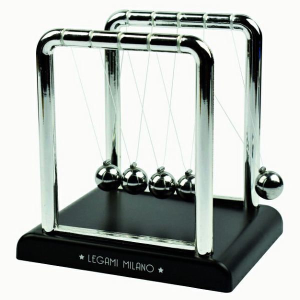 njihalo-newtons-cradle-9x9x75cm-legami-615195-81202-so_1.jpg