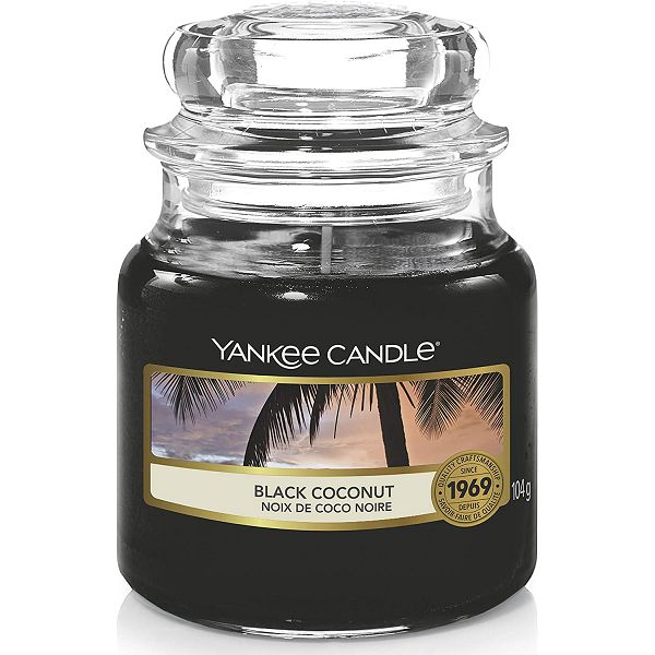 svijeca-mirisna-yankeecanclassic-small-black-coconut-1254005-86253-lb_1.jpg